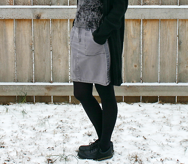 Old Navy grey skirt