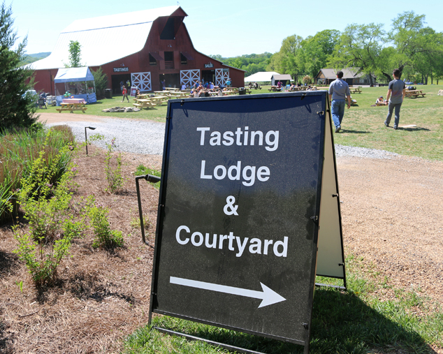 Arrington Vineyards barn